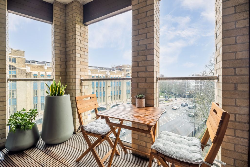 Property photo 3 of 12