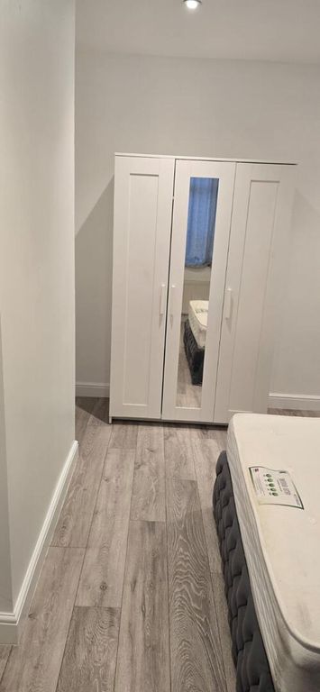 Property photo 3 of 6 Bedroom