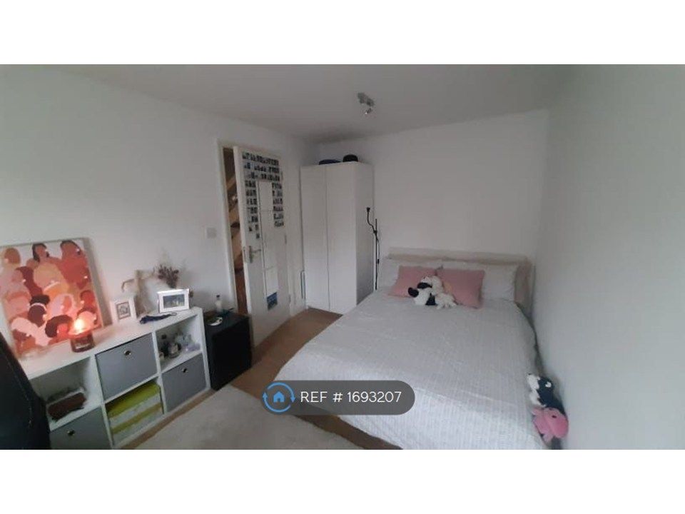 Property photo 3 of 15 Downstaris Br1