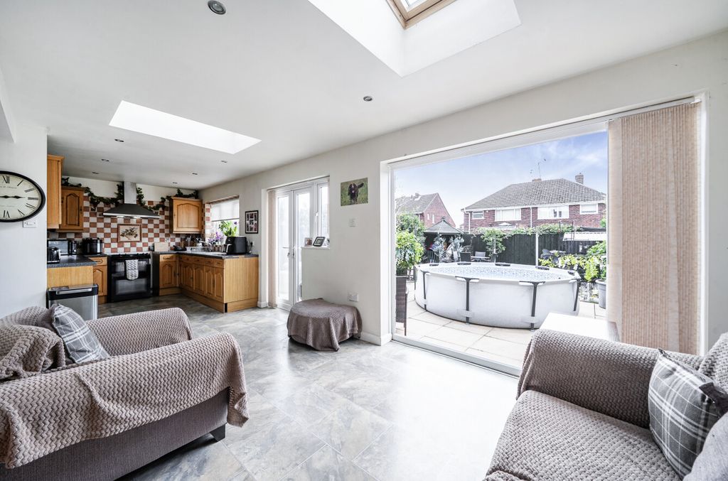 Property photo 2 of 13 14972825