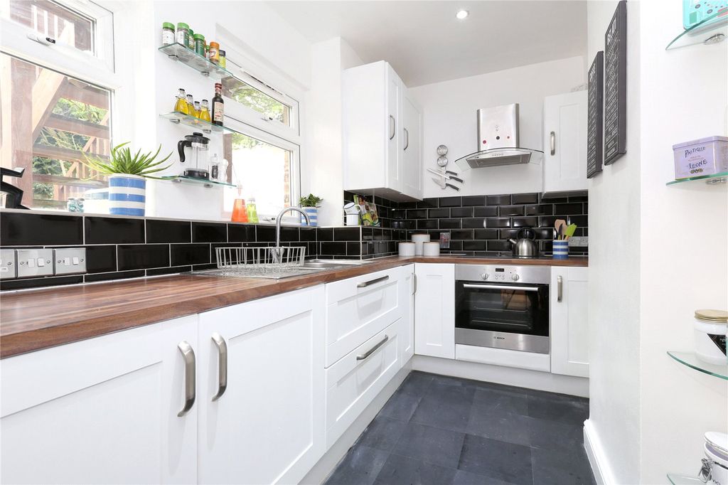 Property photo 3 of 8 Kitchen