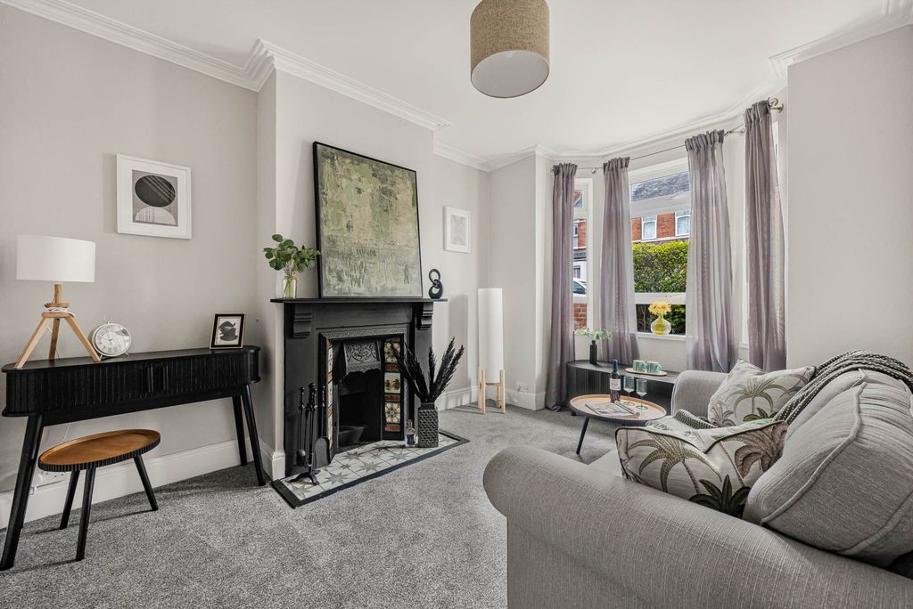 Property photo 2 of 17