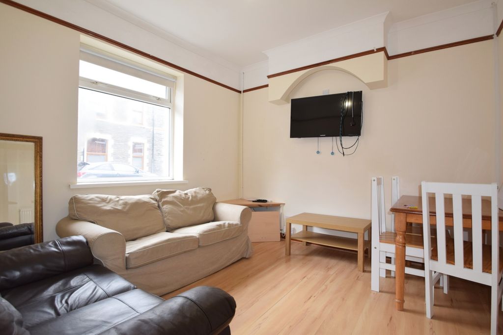 Property photo 3 of 9 Photo 1