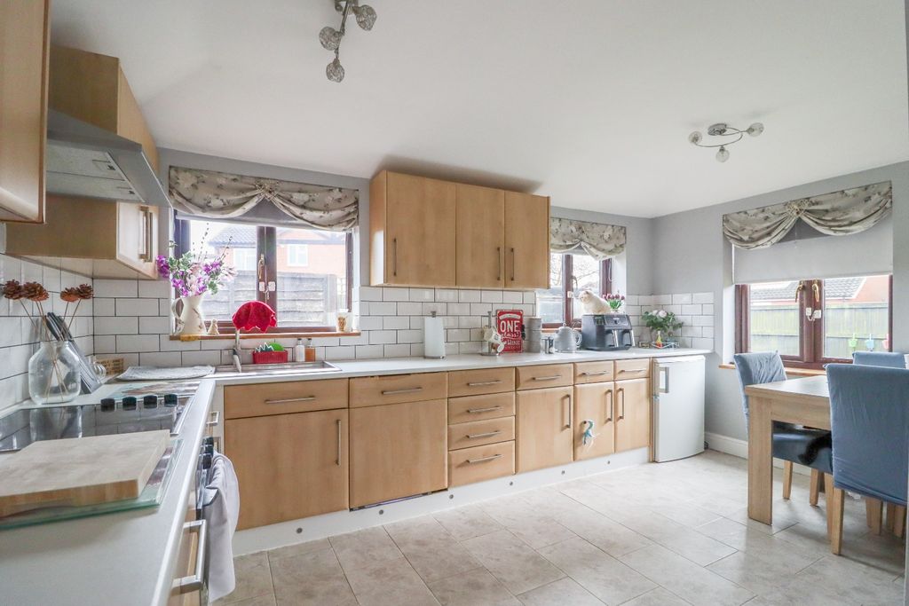 Property photo 3 of 14 4893464