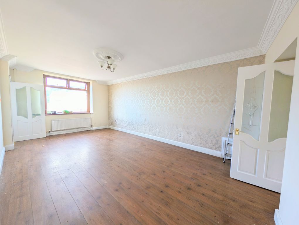Property photo 3 of 20 Living Room