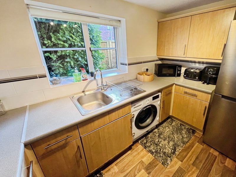 Property photo 3 of 9 Kitchen