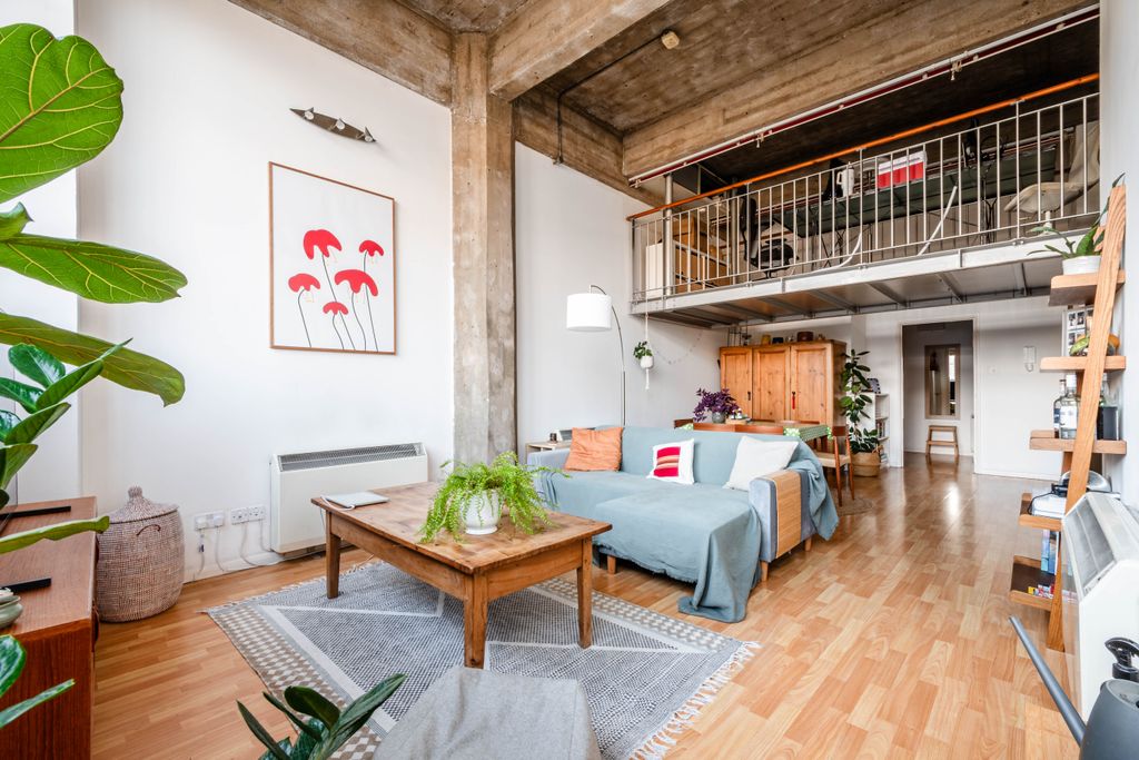 Property photo 1 of 13 King Edward's Rd 5 F114 - Low Res 9