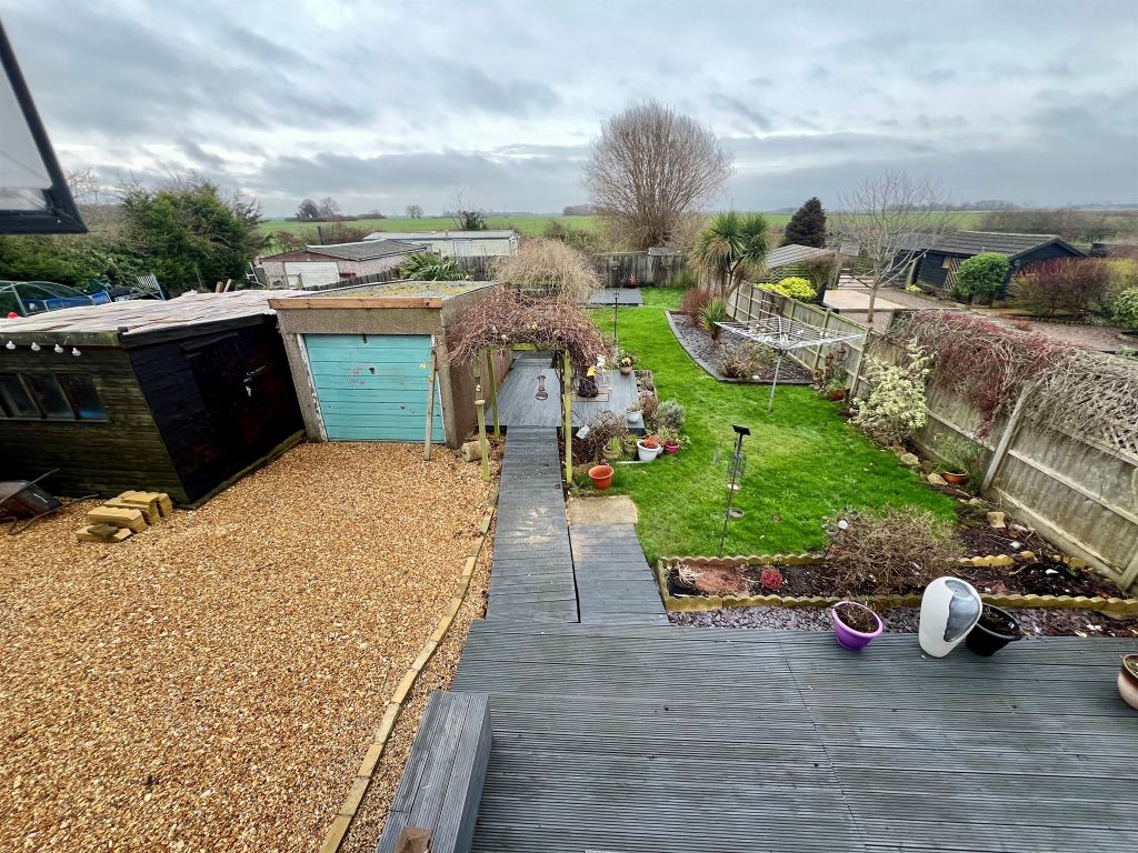 Property photo 3 of 25 Outside