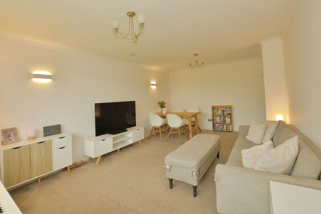 Property photo 2 of 17 Photo