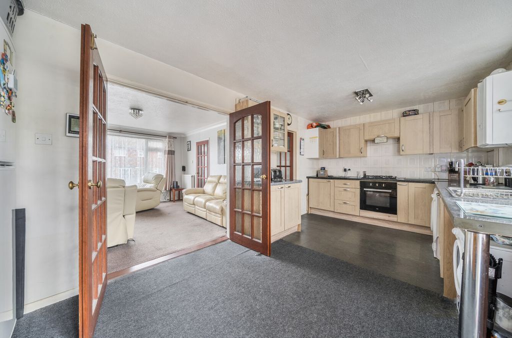 Property photo 3 of 21 Kitchen / Diner.