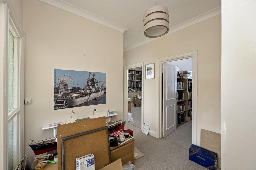 Property photo 2 of 16 Park Crescent Terrace 24, Flat 9-005.Jpg