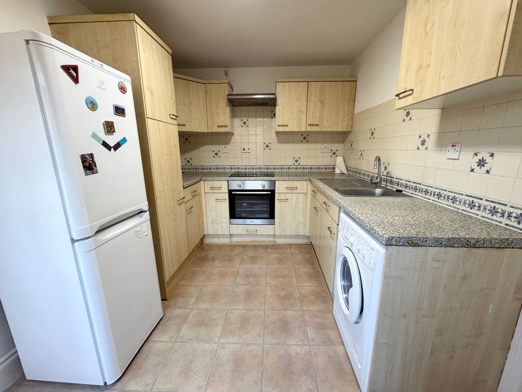 Property photo 2 of 7 Kitchen