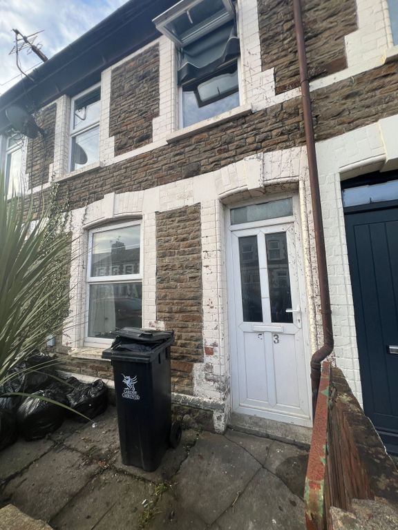 Property photo 1 of 8 2-Bedroom Mid-Terraced House To Rent
