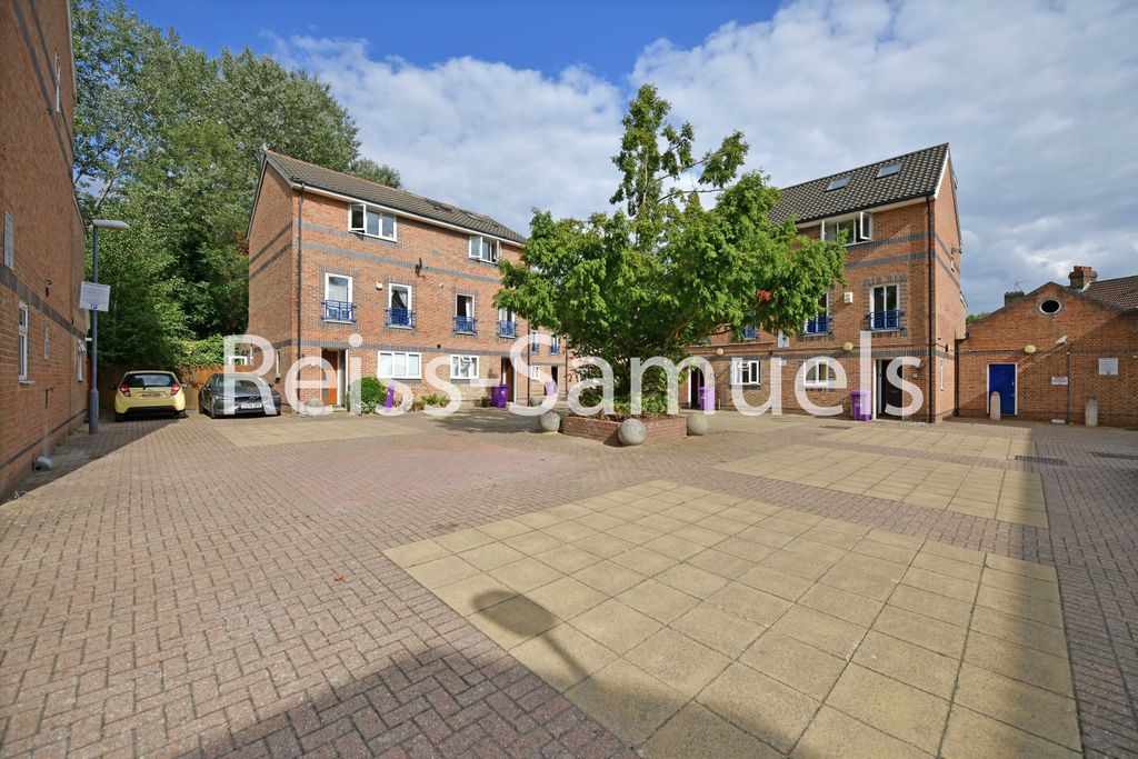 Property photo 1 of 39