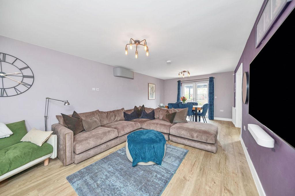 Property photo 3 of 23