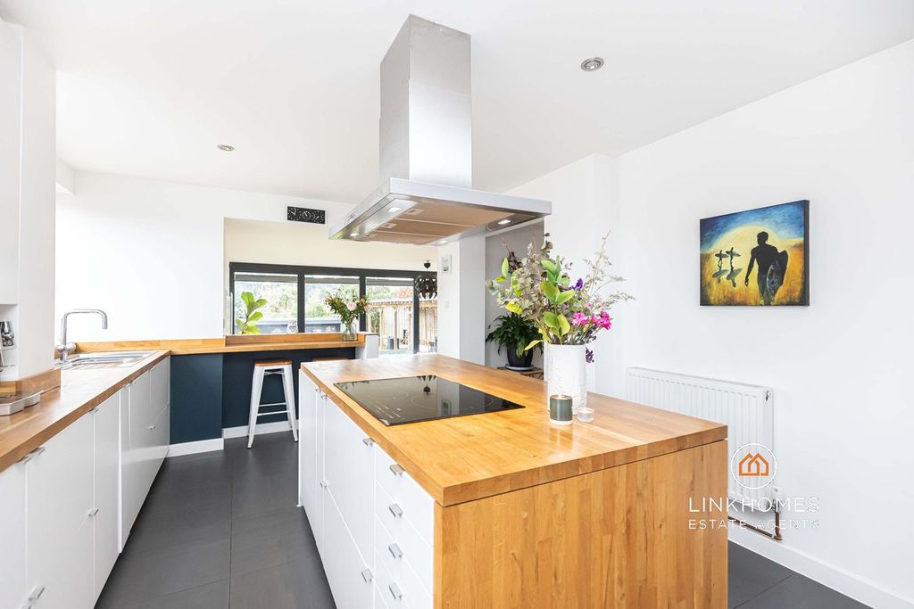 Property photo 2 of 55