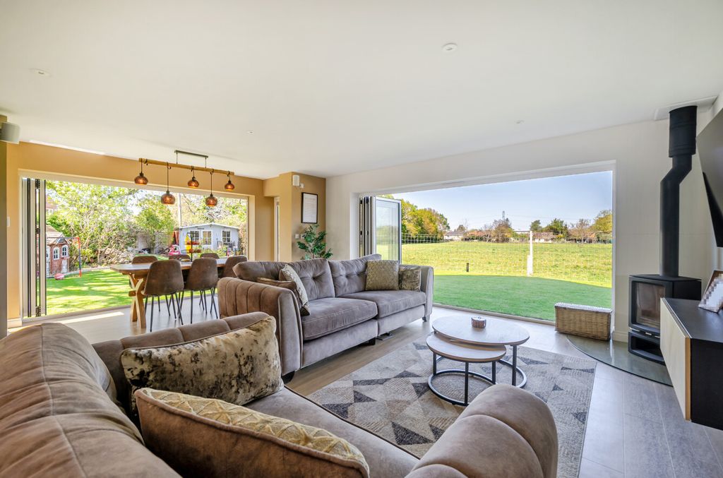 Property photo 2 of 33 1449483-43-69Ea2B...
