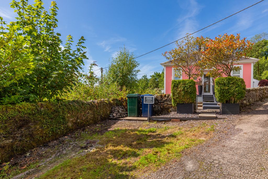 Property photo 2 of 20