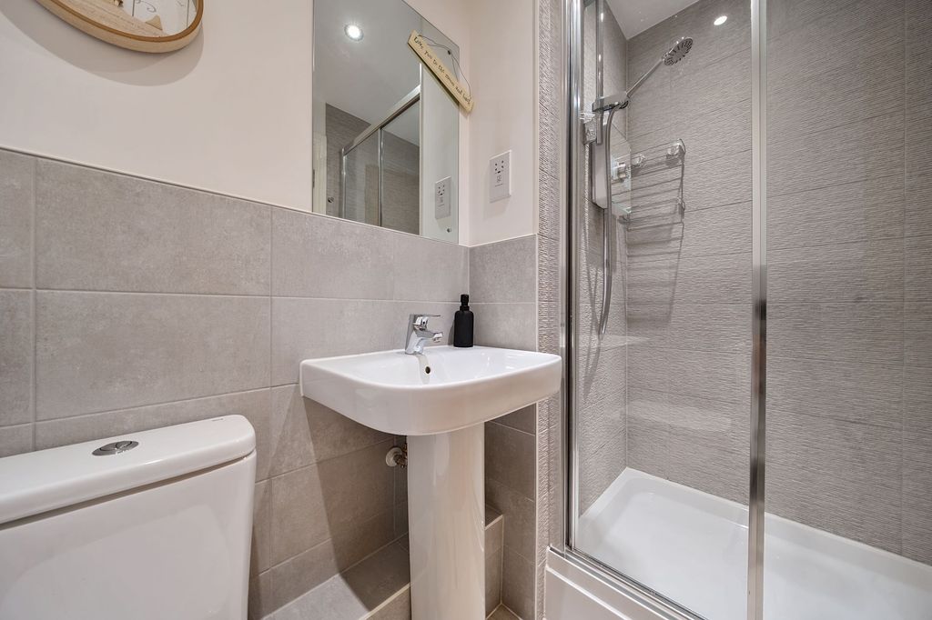 Additional image 17 of 2 bed flat for saleCarter Court, Hook RG27