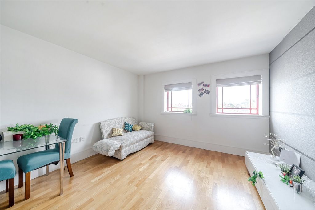 Property photo 2 of 8 Picture No. 19