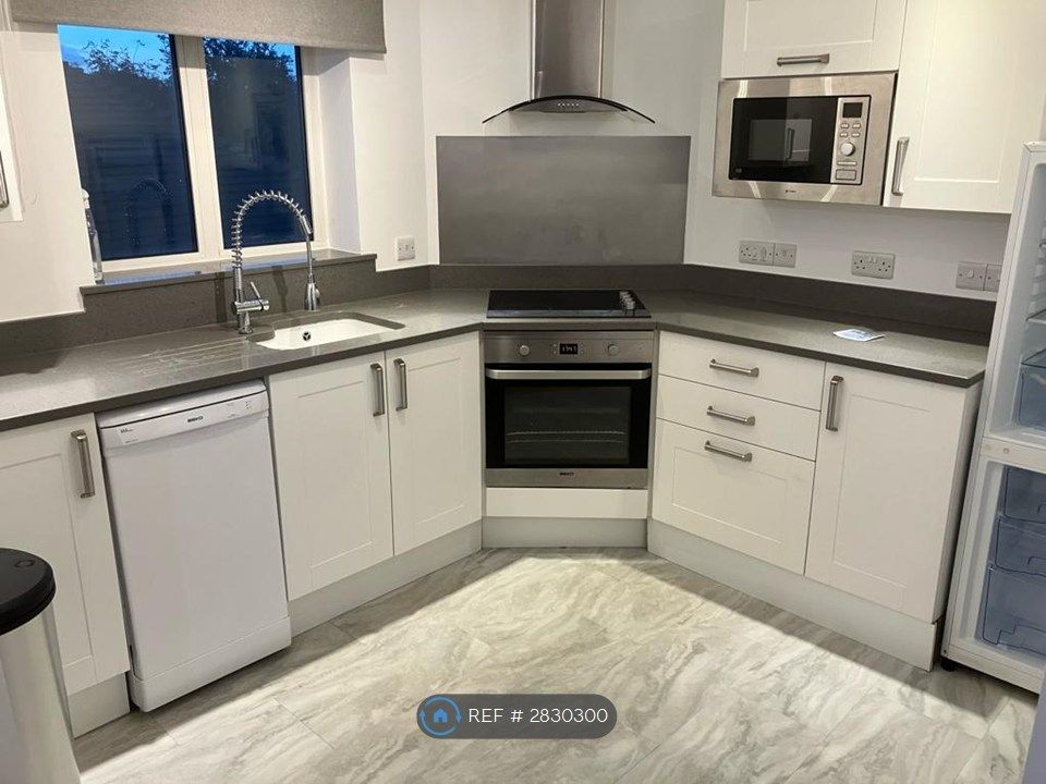 Property photo 2 of 8 Kitchen