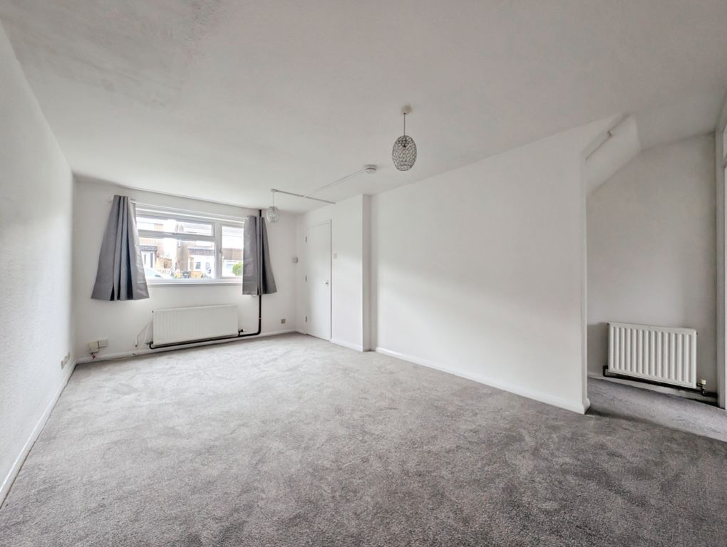 Property photo 2 of 16 1E20B5d5-Living 20Room 20ii