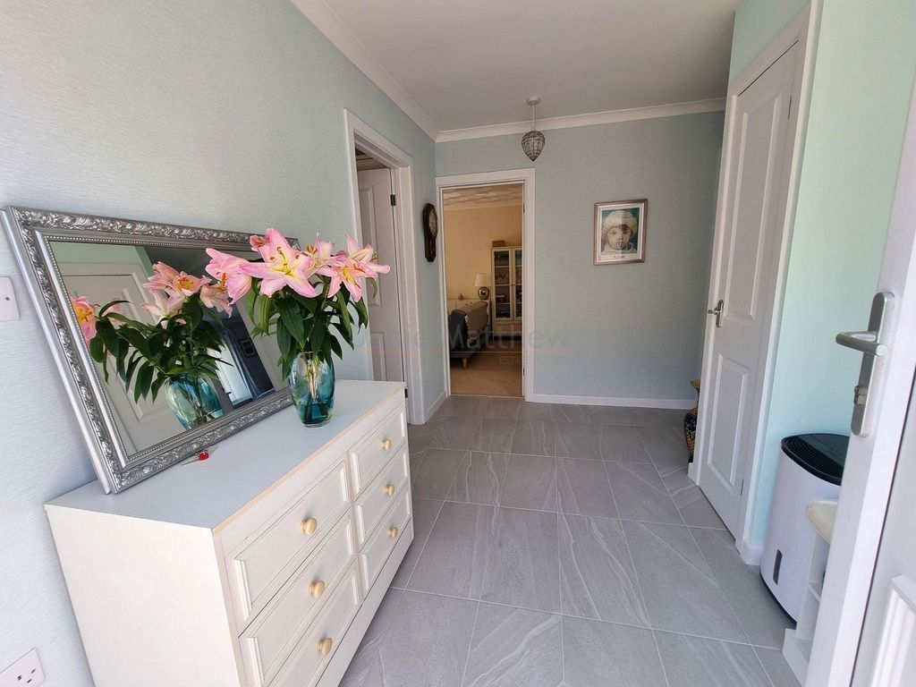 Property photo 2 of 19 Hallway