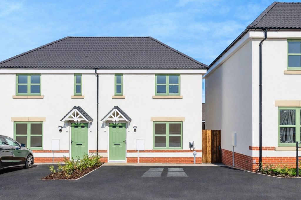 Property photo 2 of 13