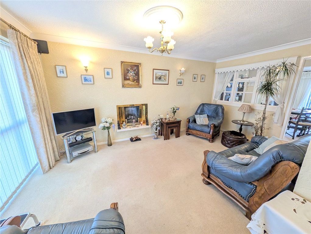 Property photo 2 of 17 Picture No. 16