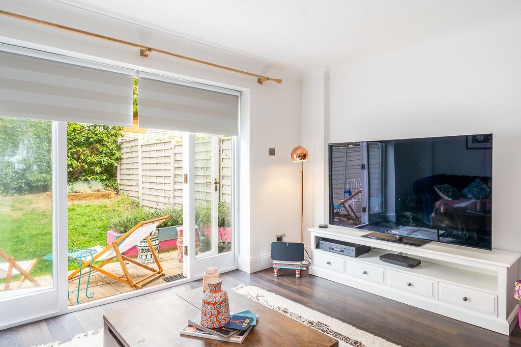 Property photo 3 of 16 Lounge-Small-4.Jpg