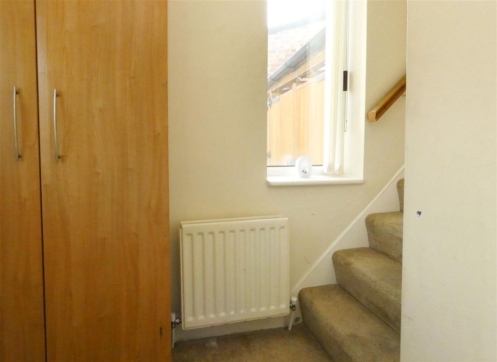 Property photo 2 of 18 Entrance Hall