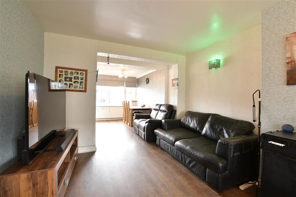 Property photo 2 of 8 Lounge