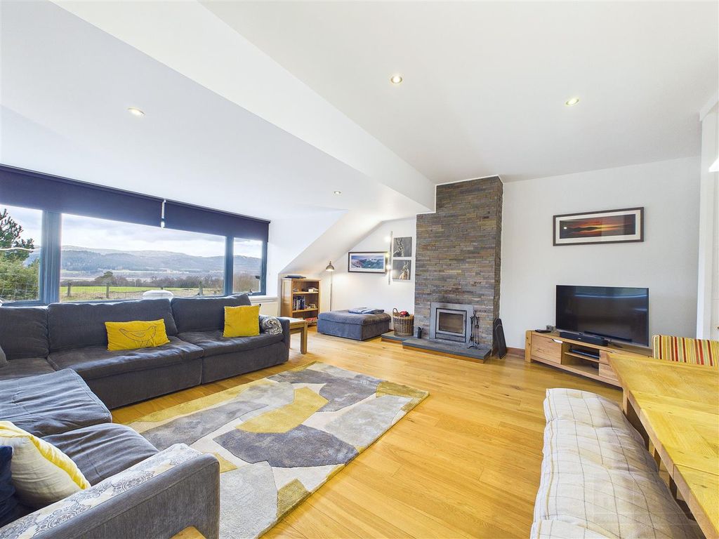 Property photo 2 of 31 Sitting Room & Dining Area