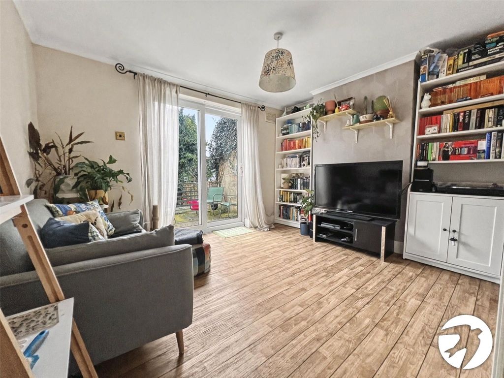 Property photo 2 of 10 Lounge