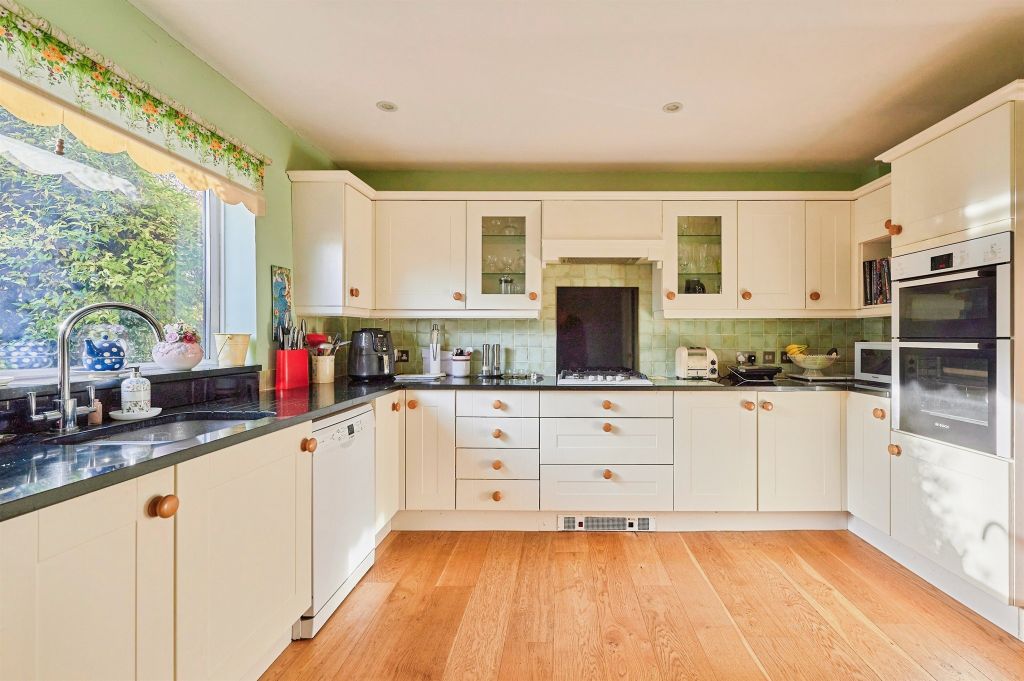 Property photo 2 of 23