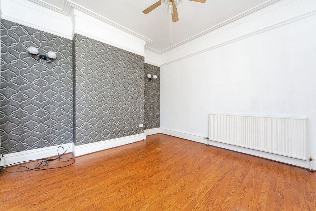 Property photo 3 of 23