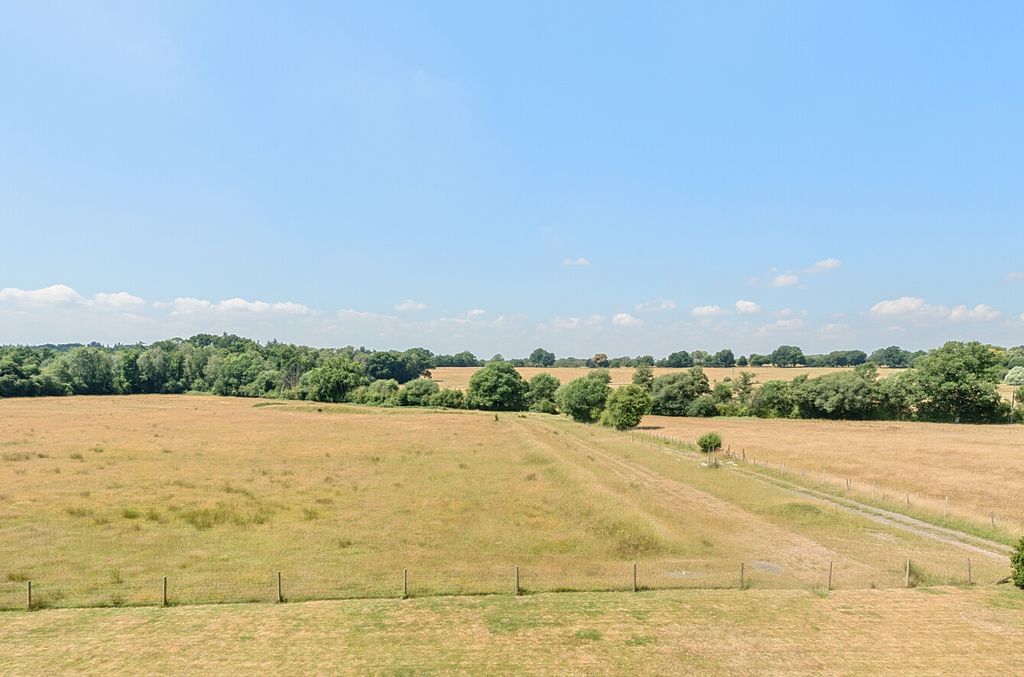 Property photo 2 of 30
