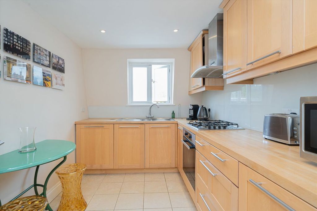 Property photo 2 of 6