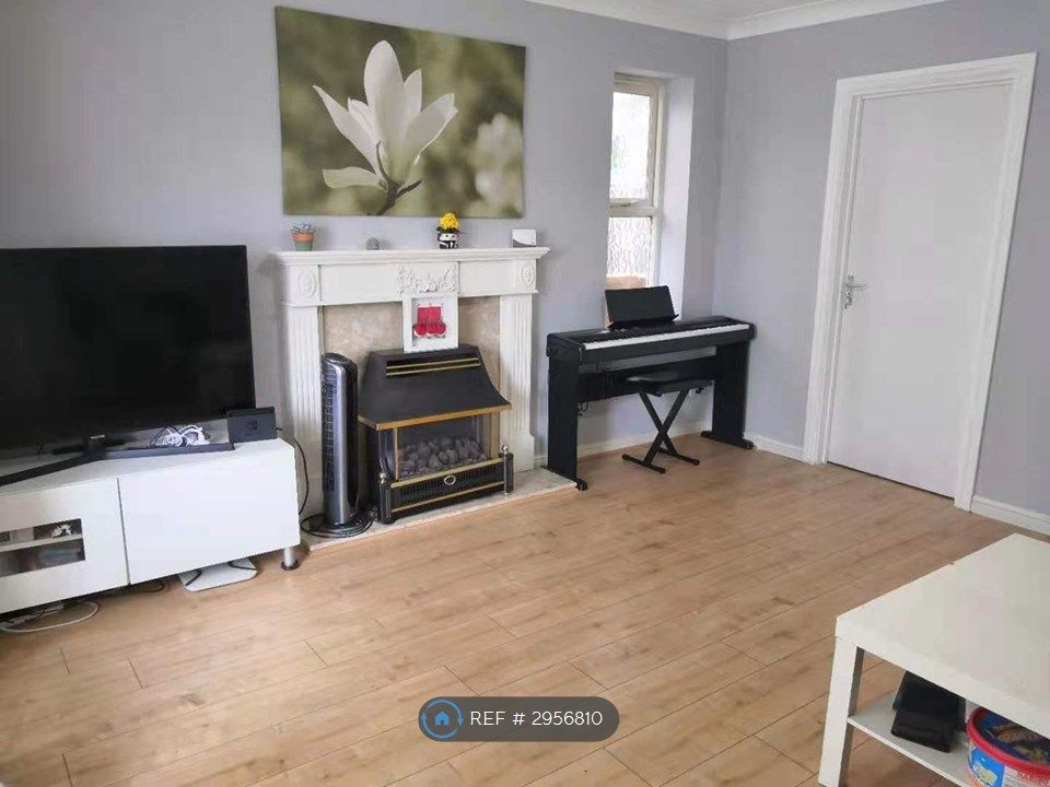 Property photo 2 of 7 Living Room