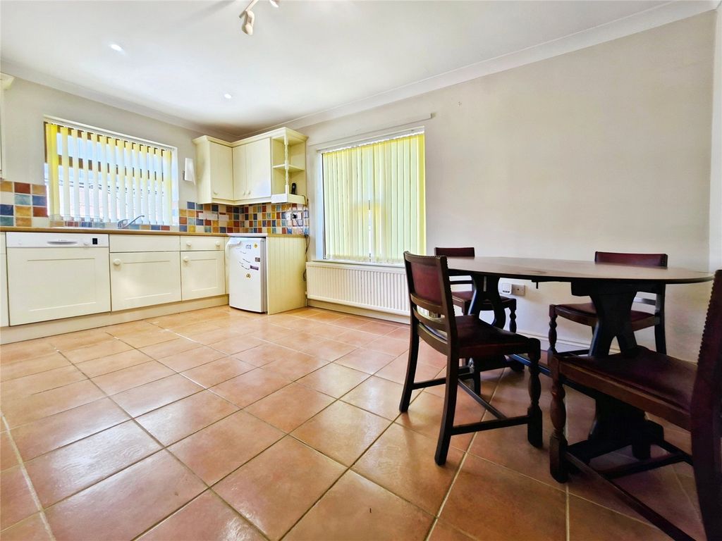 Property photo 3 of 18 Picture No. 34