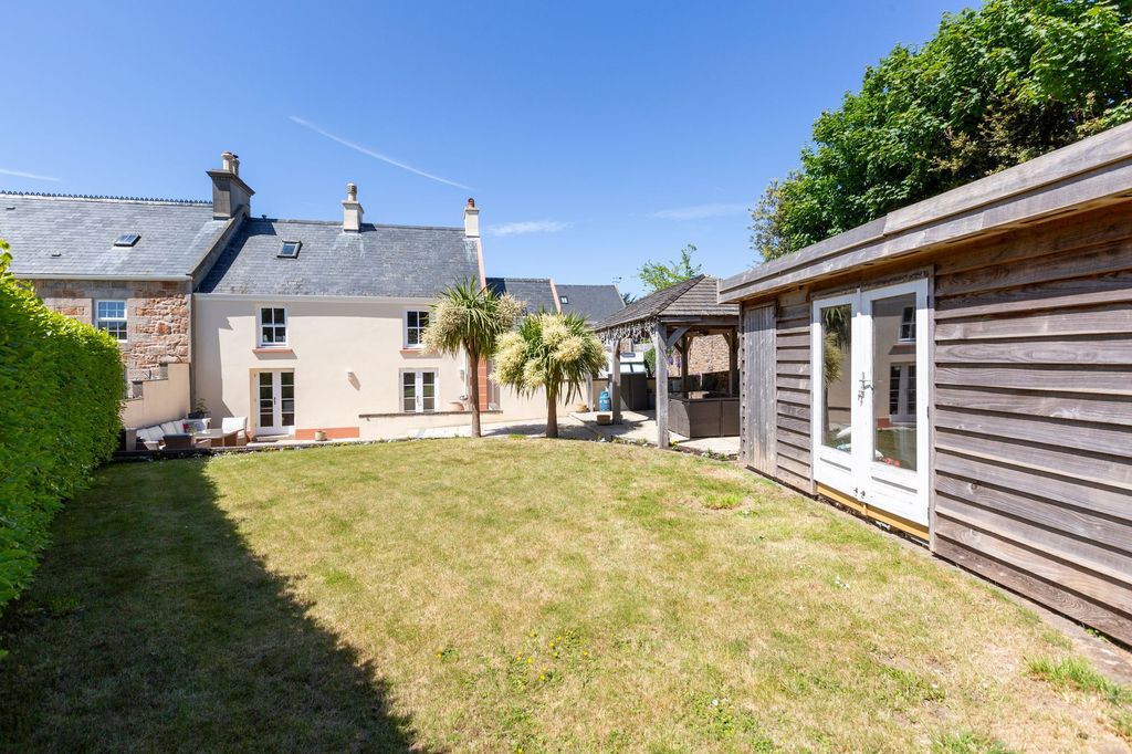 Property photo 2 of 47