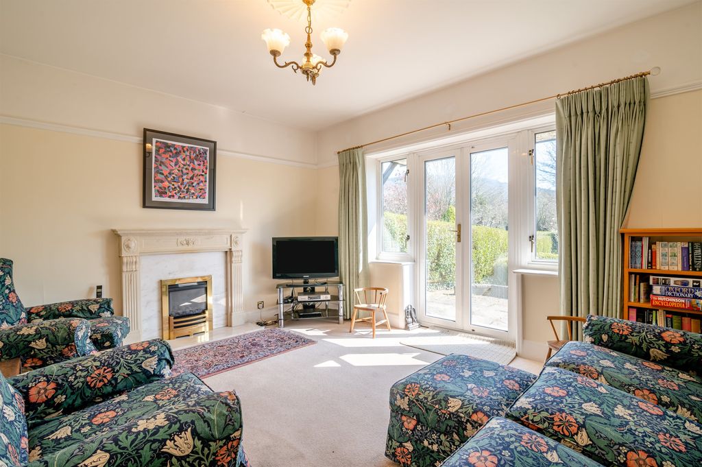 Property photo 3 of 25