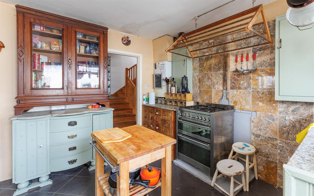 Property photo 3 of 25 Kitchen