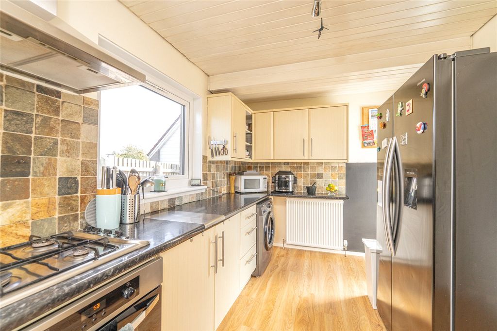Property photo 3 of 27 Kitchen