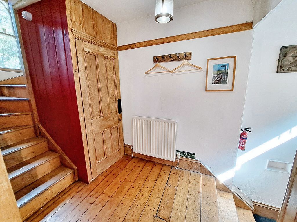 Property photo 2 of 13 Entrance Hall