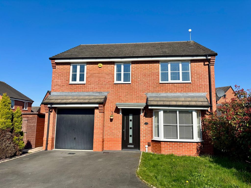 Property photo 1 of 29 Four Bedroom Detached House