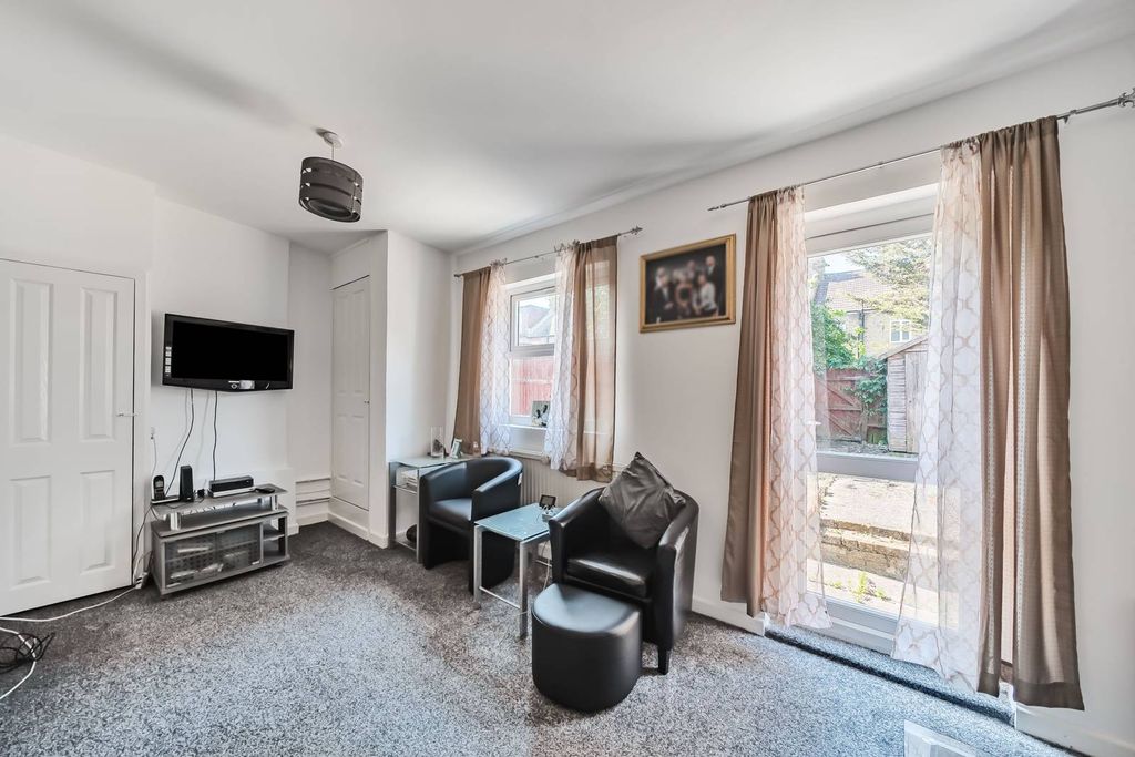 Property photo 3 of 11
