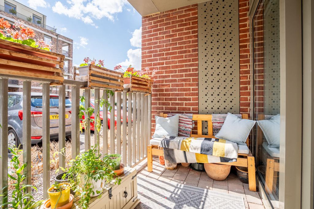 Property photo 1 of 18 Balcony