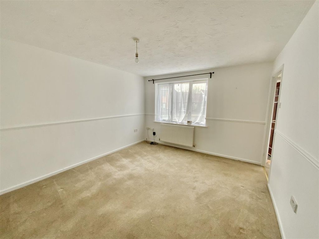 Property photo 2 of 9 Living Room