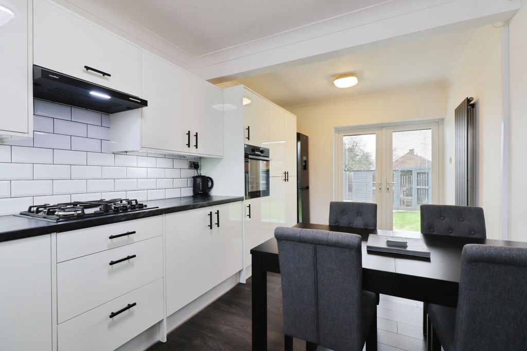 Property photo 3 of 24 Img_4304